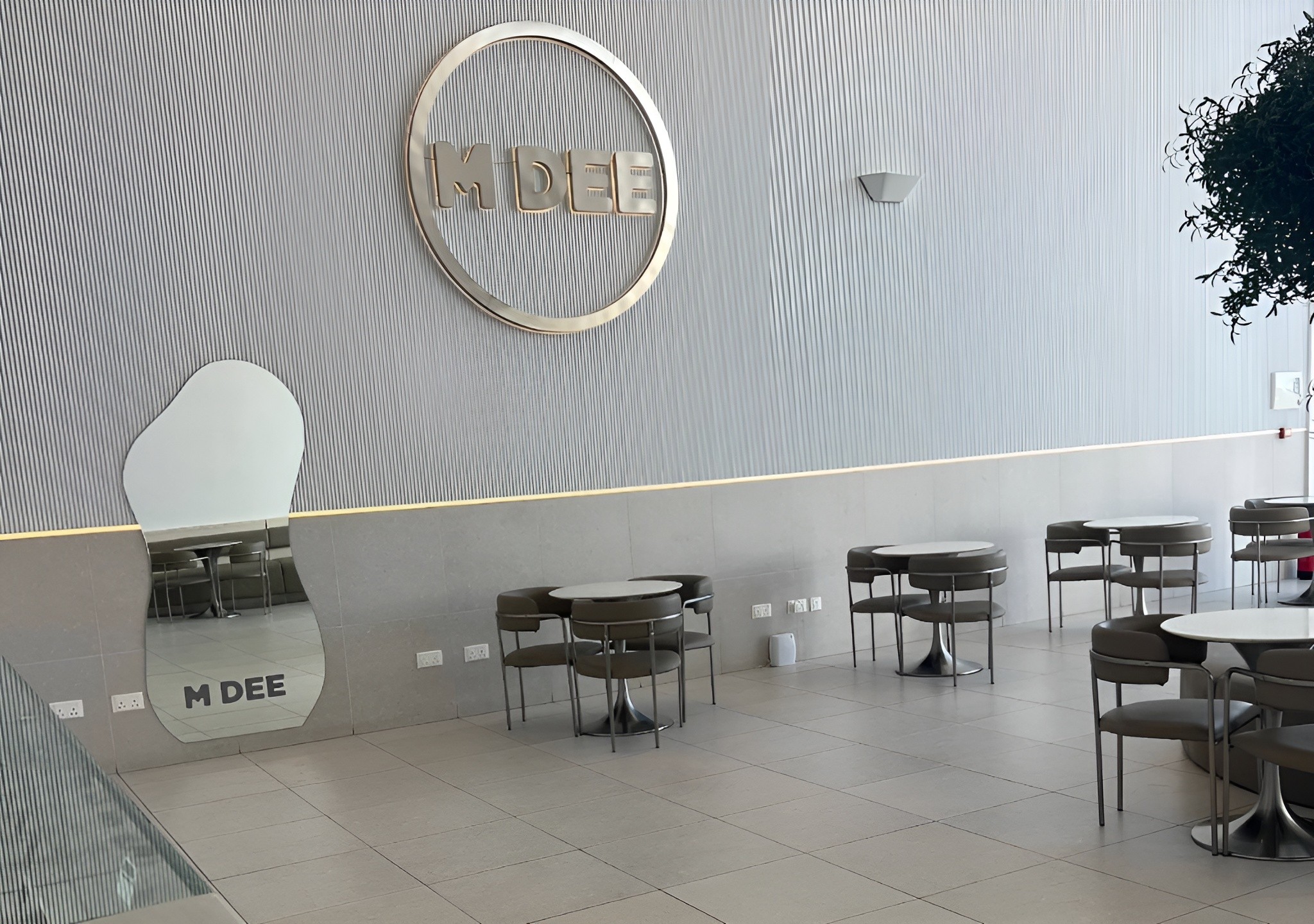 M DEE Cafe Ar Rass