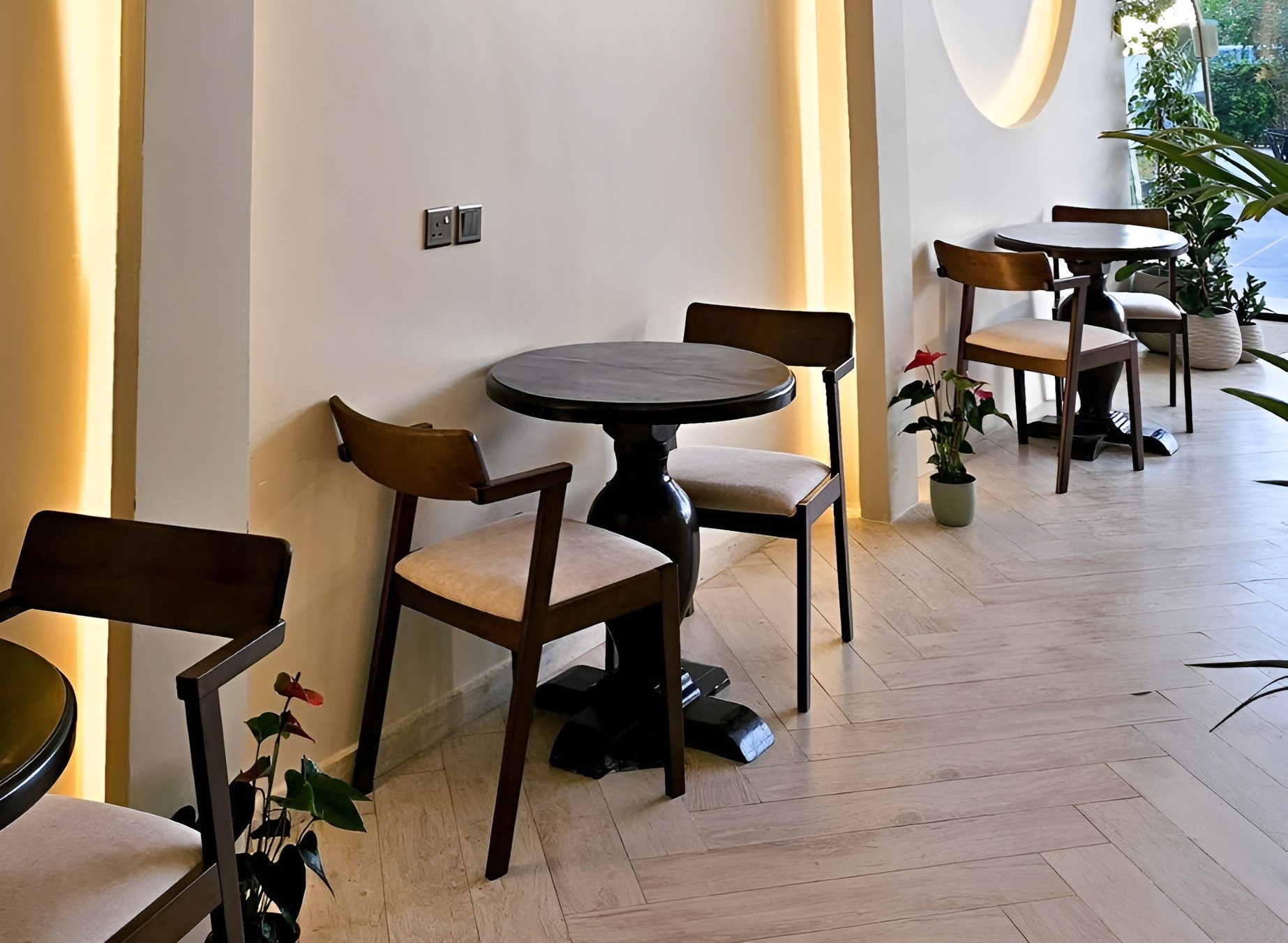 Elegant Cafe Sakaka