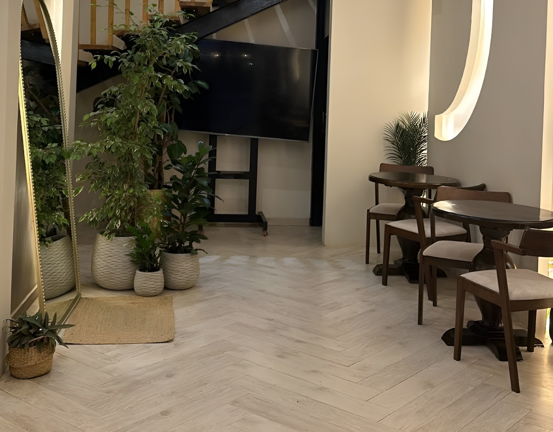 Elegant Cafe Sakaka
