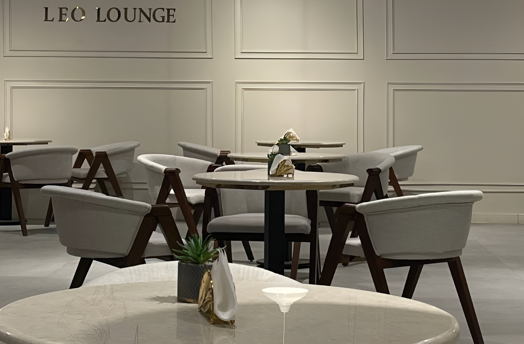Leo Lounge Sakaka