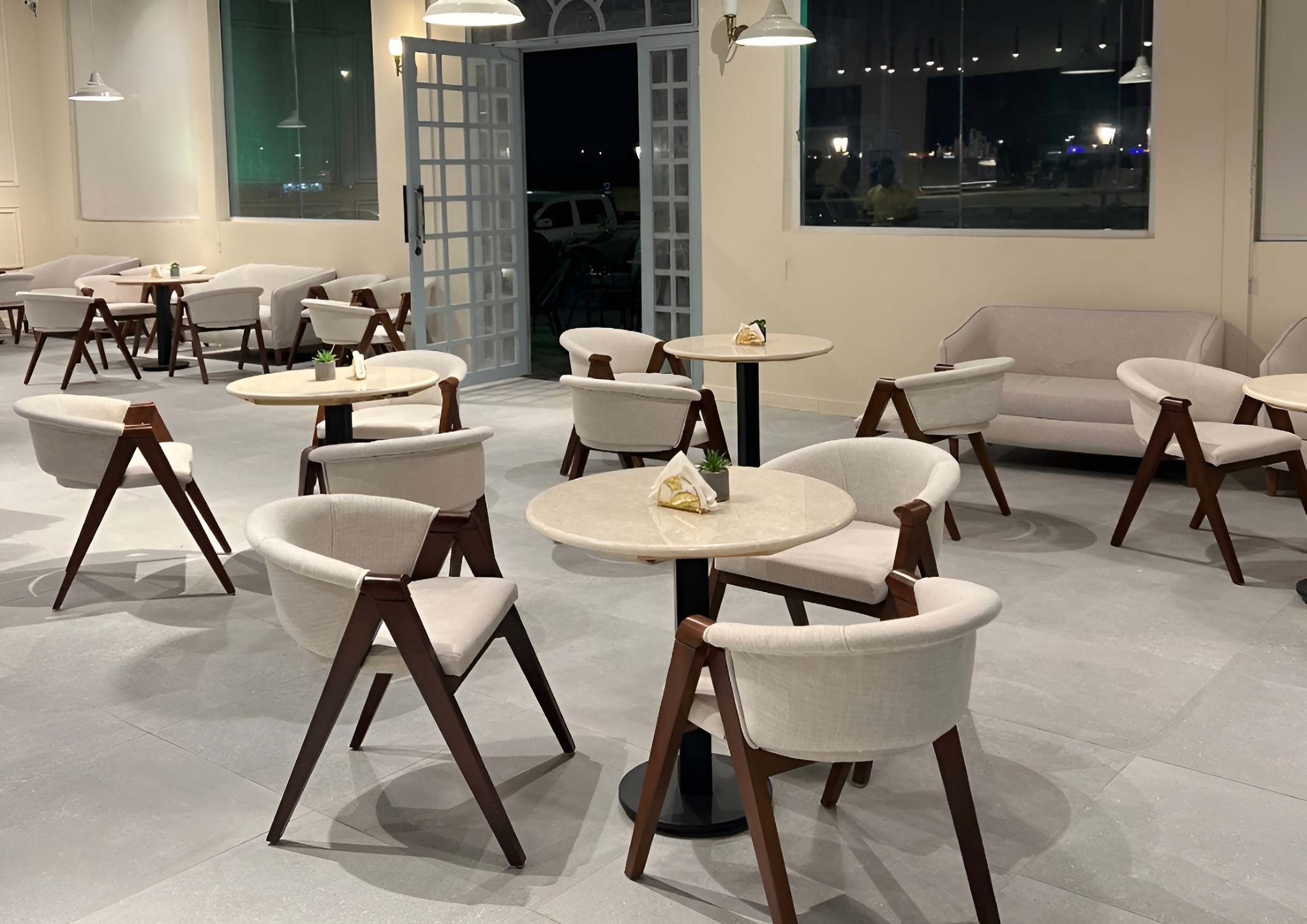 Leo Lounge Sakaka