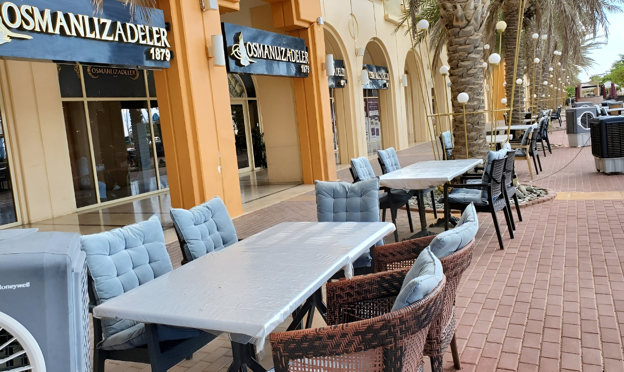 Osmanlizadeler Restaurant KAEC