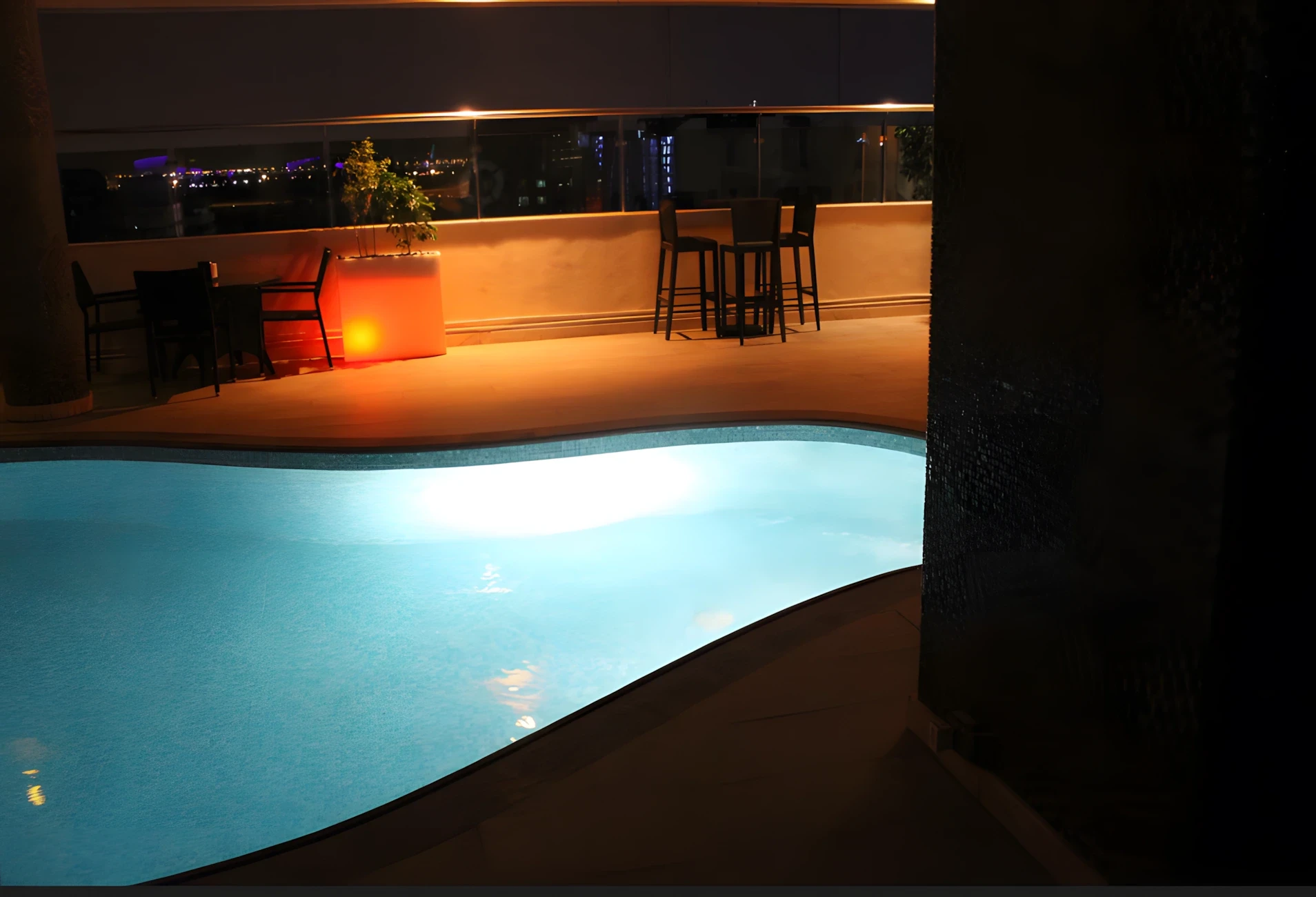 Vertical Bar Abu Dhabi