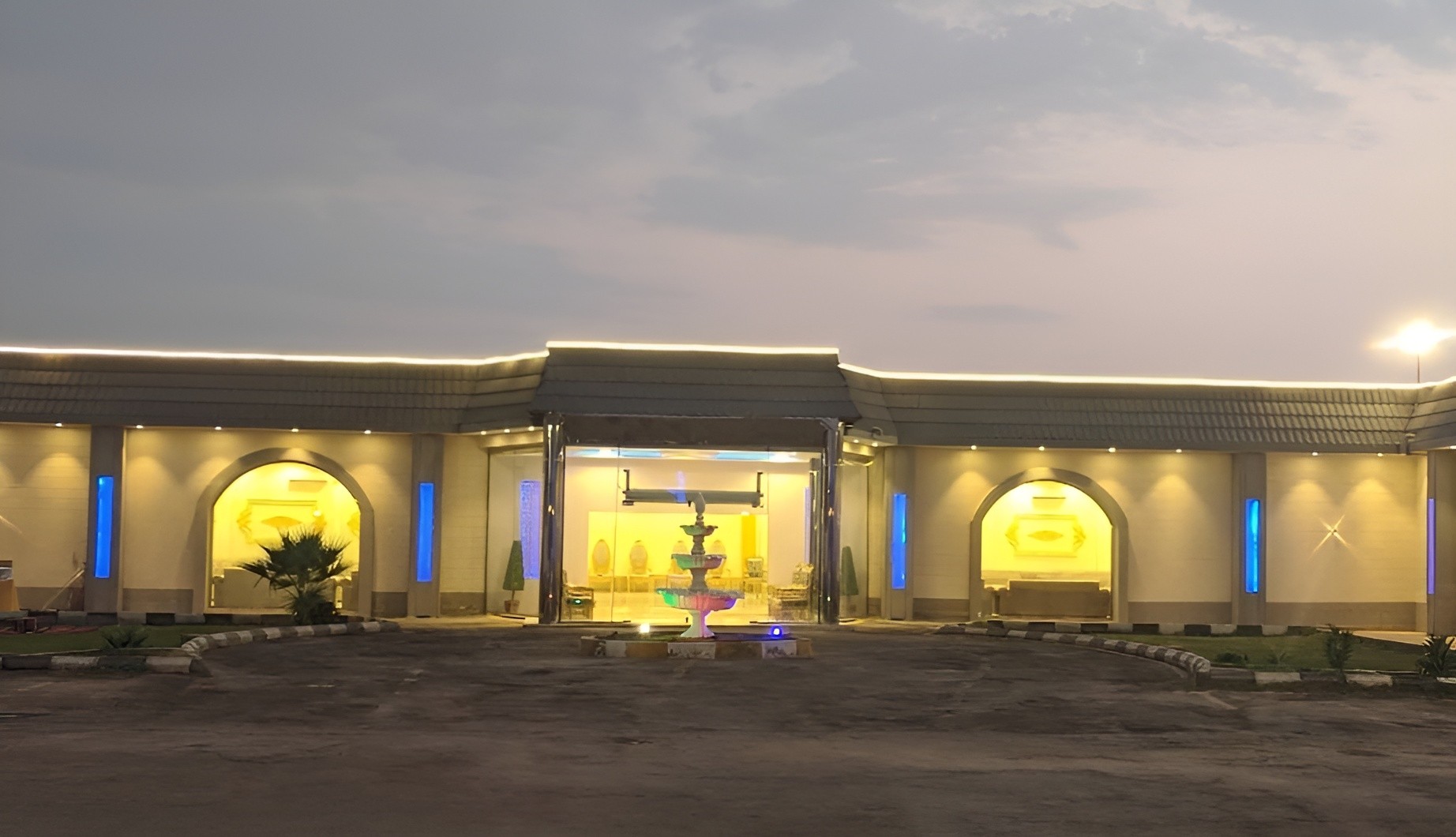 Crystal Hall Unaizah