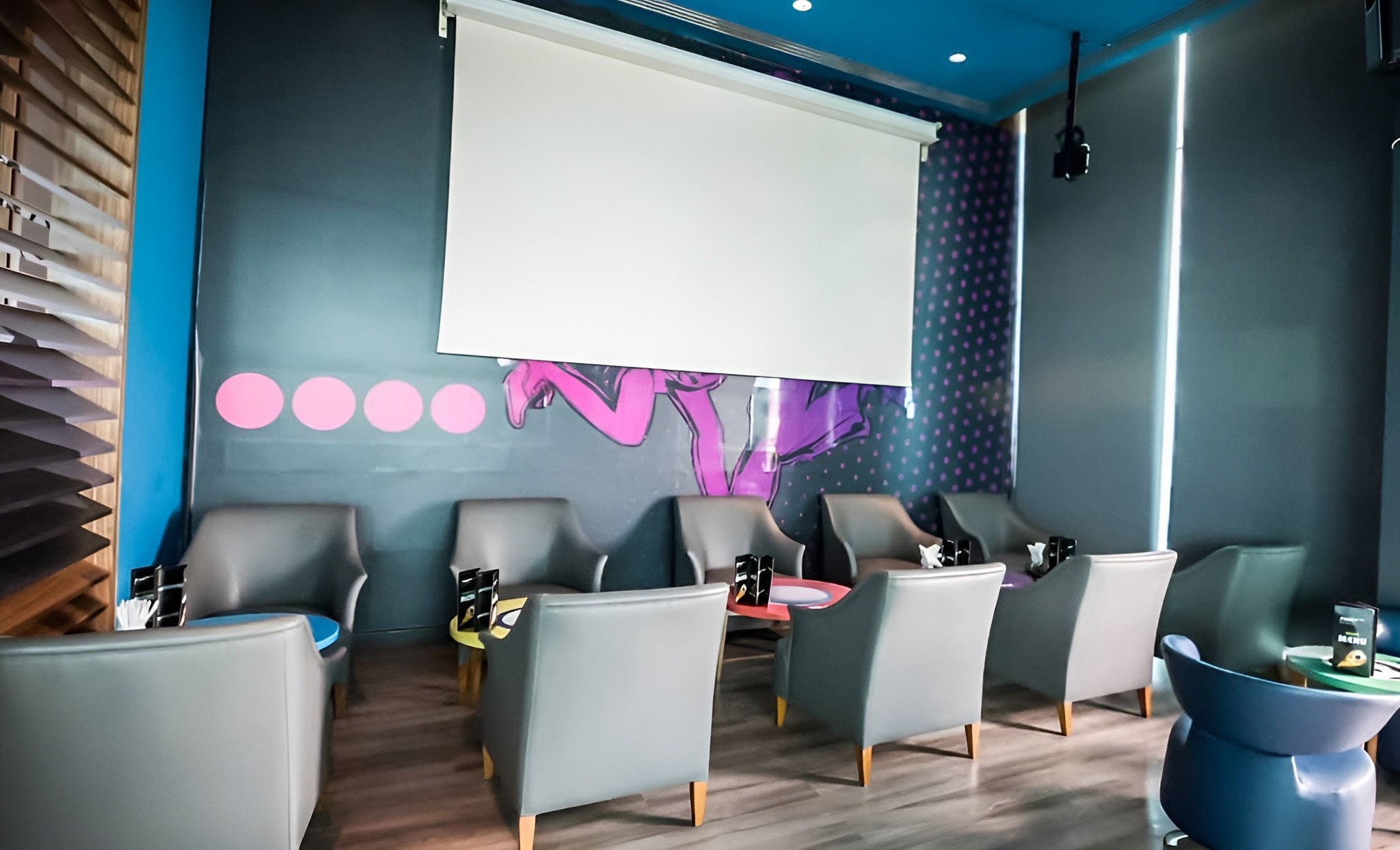 Shots Sports Bar Doha