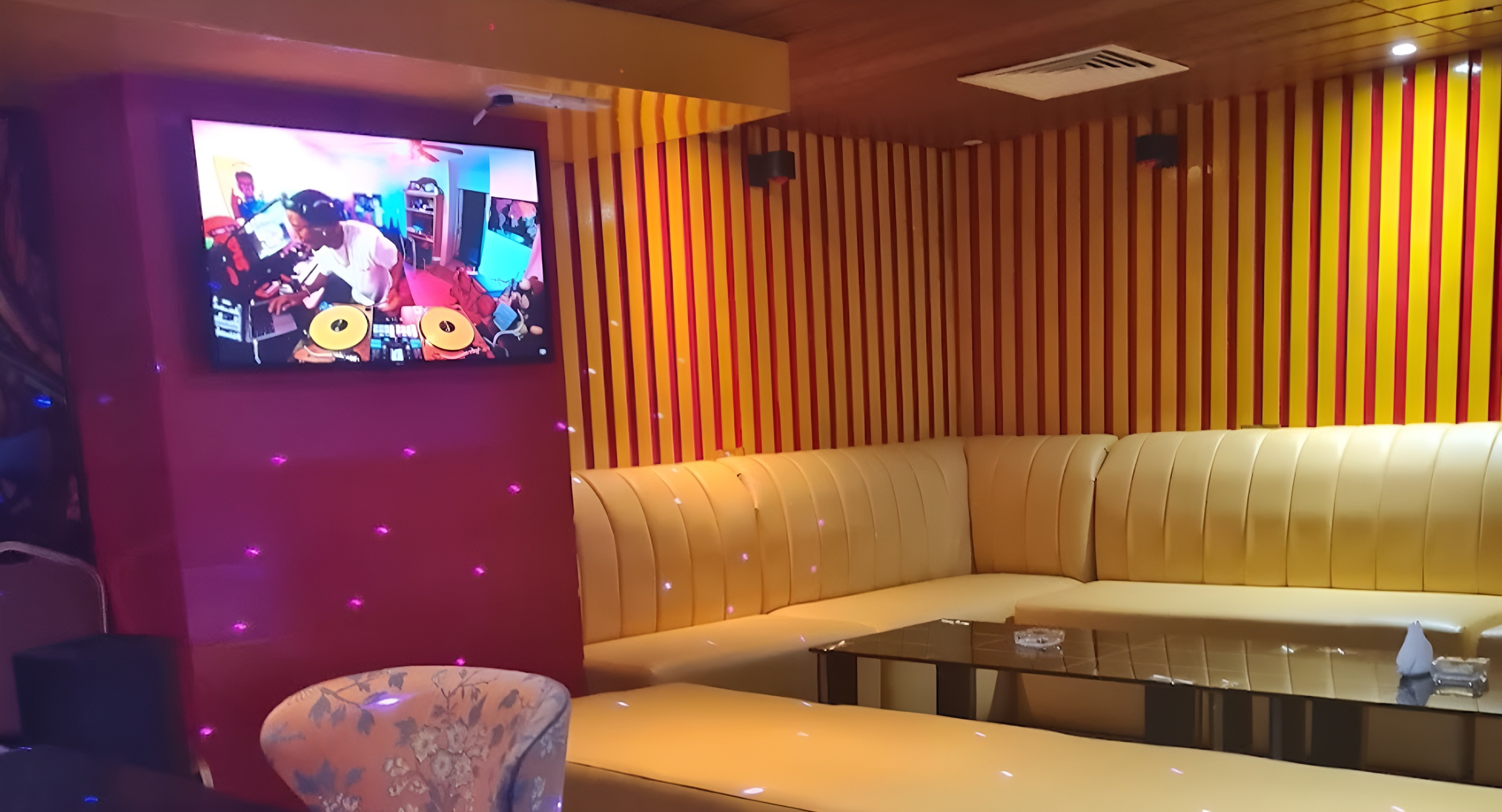 Club Afro Wood Lounge Bar Doha