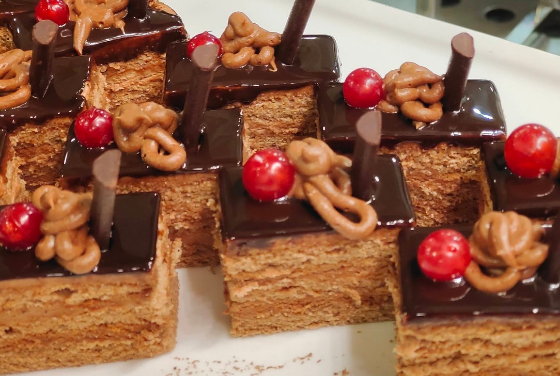 Al Maiz Restaurant Retaj Al Rayyan Hotel Doha