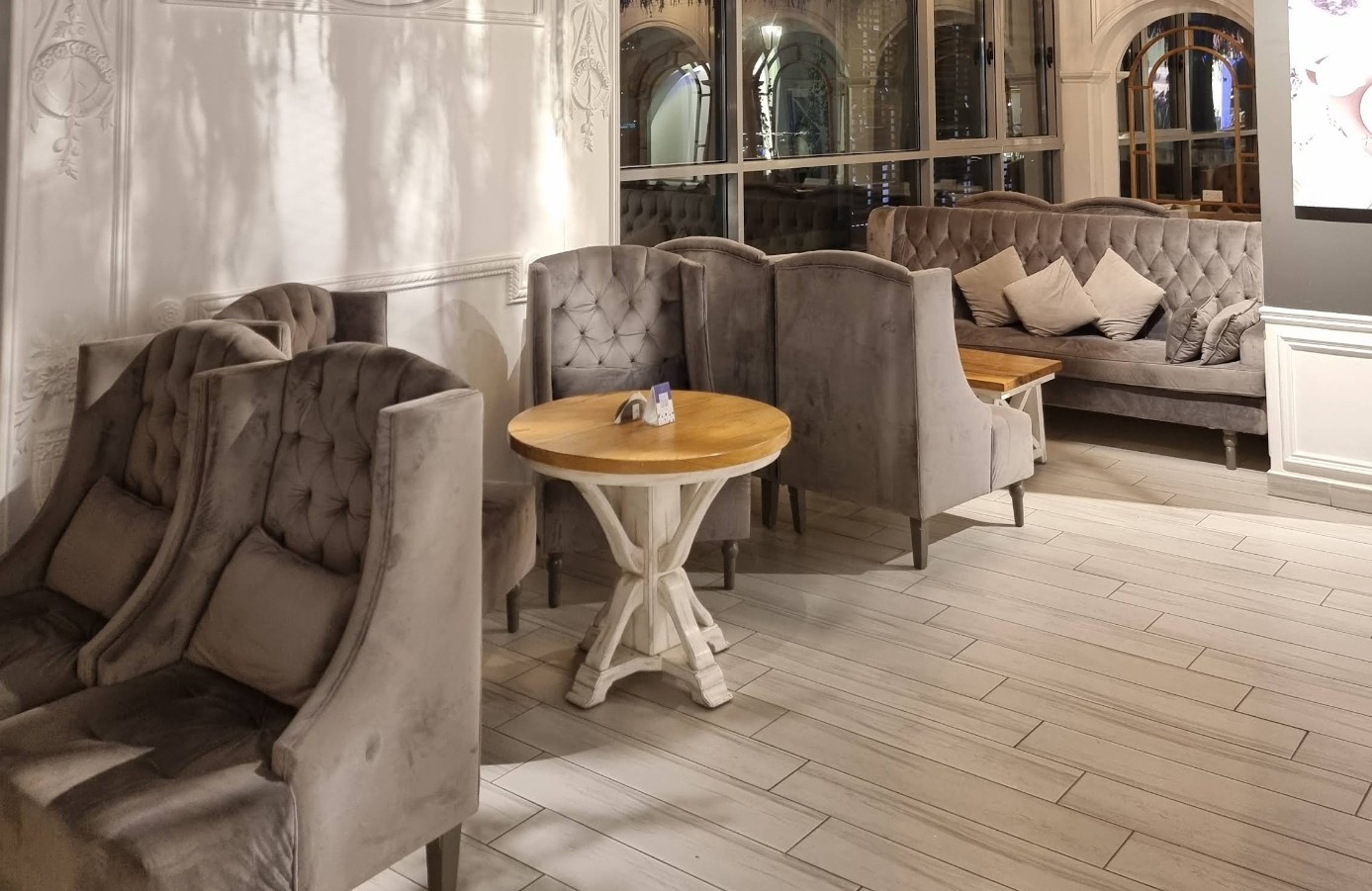 Laura Cafe Lusail