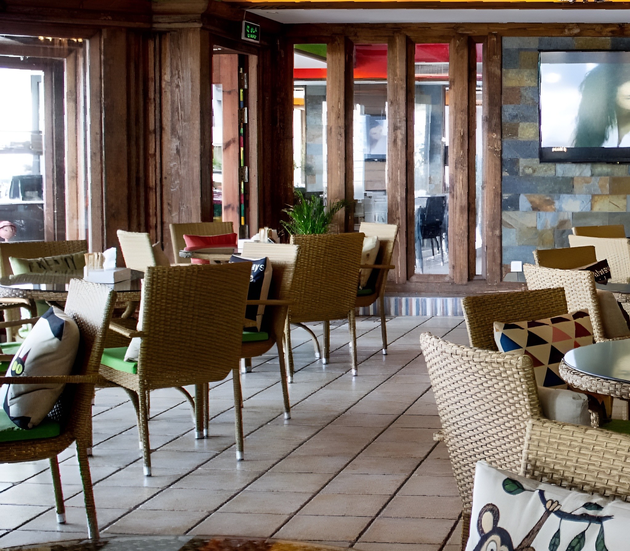 Chaise Cafe & Art Gallery