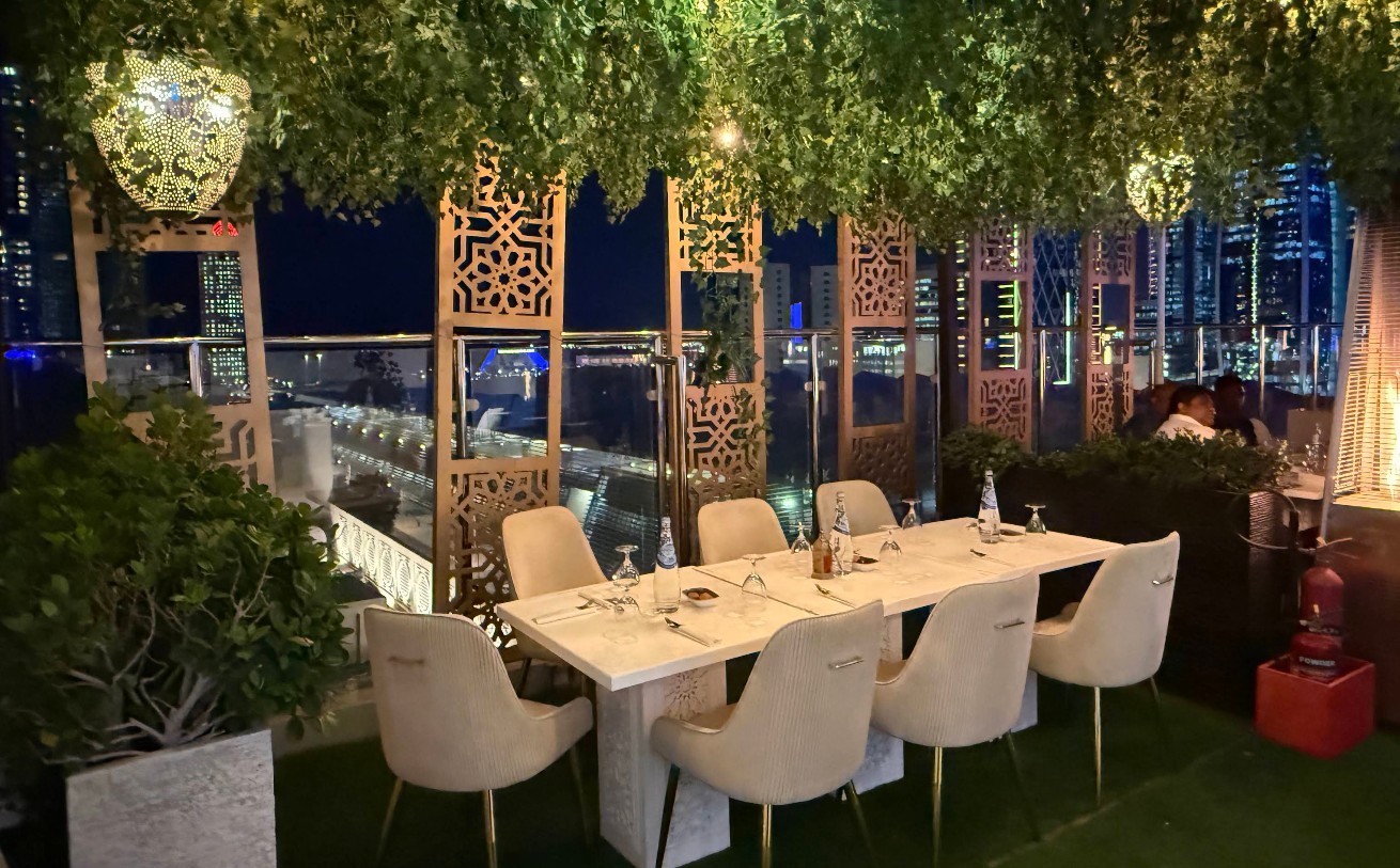 Aqua Lounge