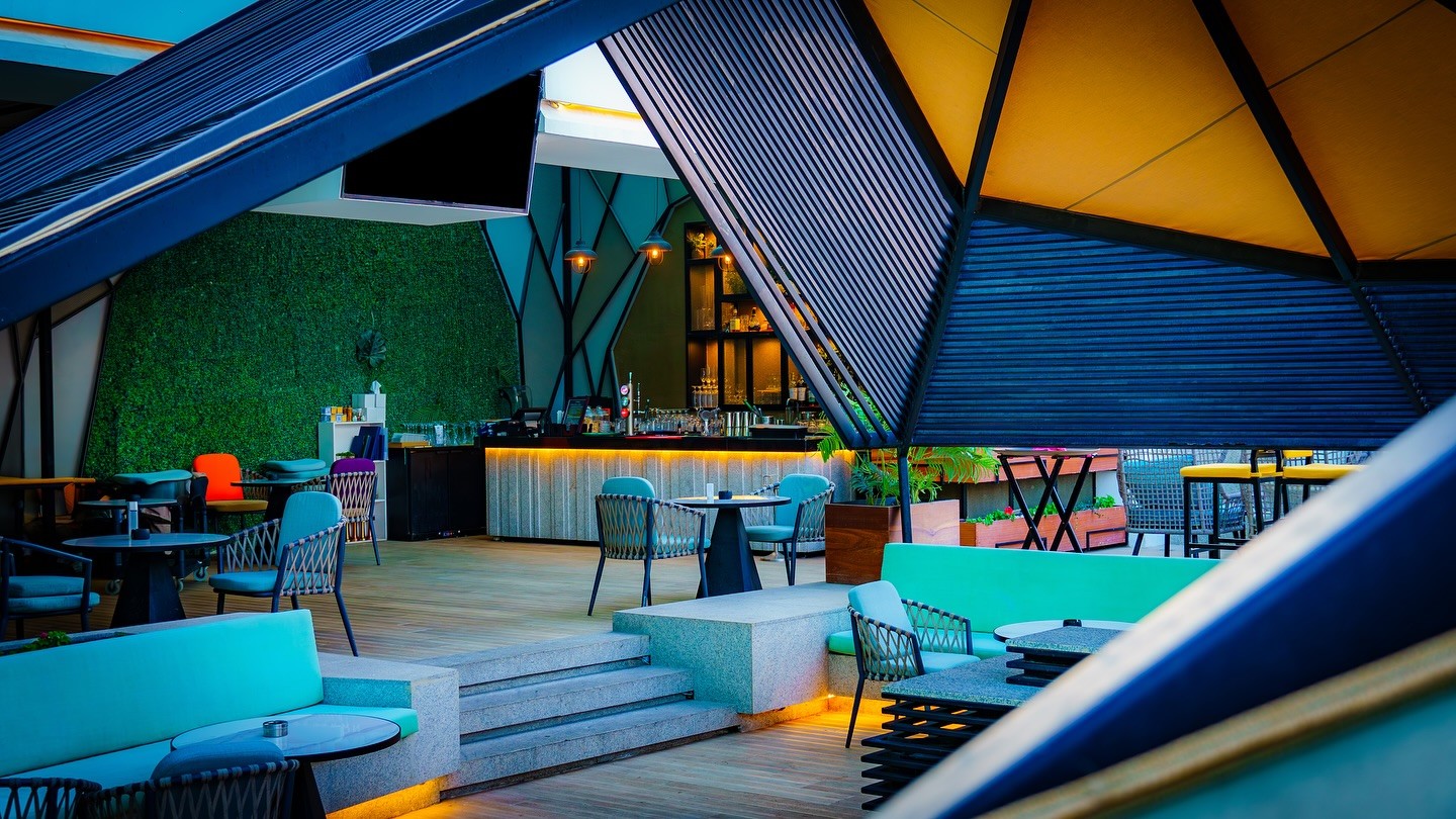 Cocoluna Lounge