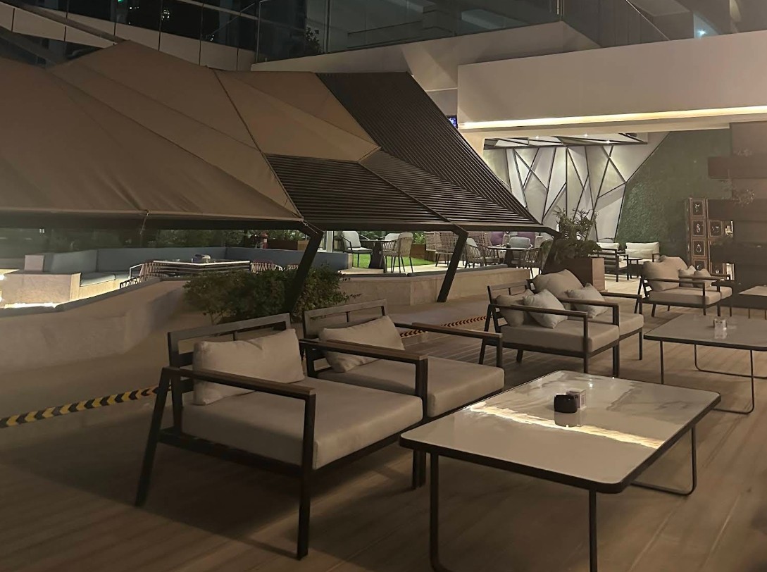Cocoluna Lounge