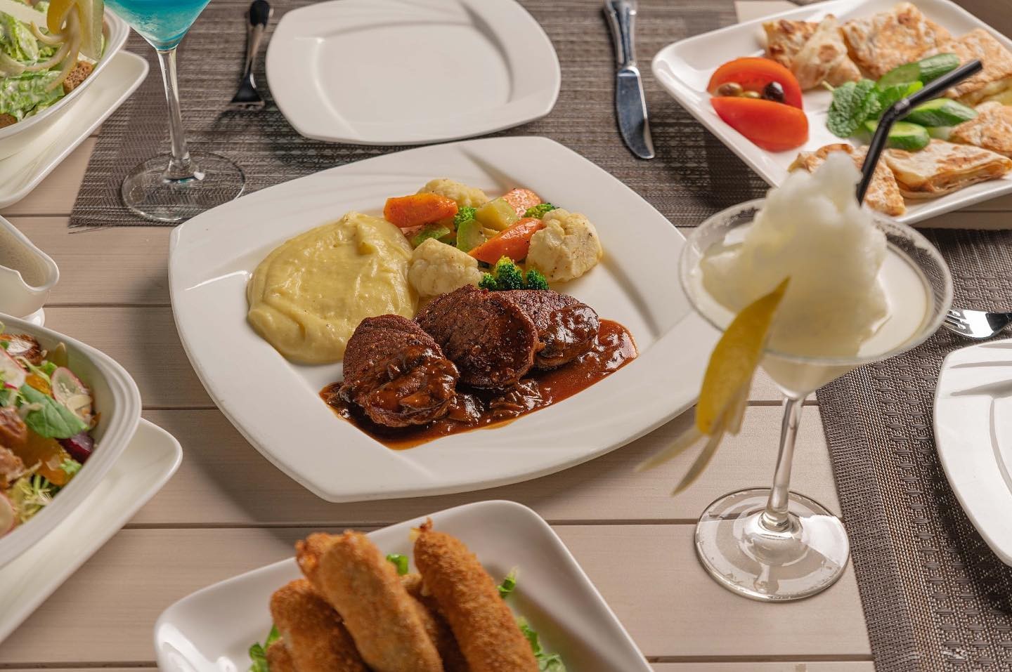 Food & Drinks