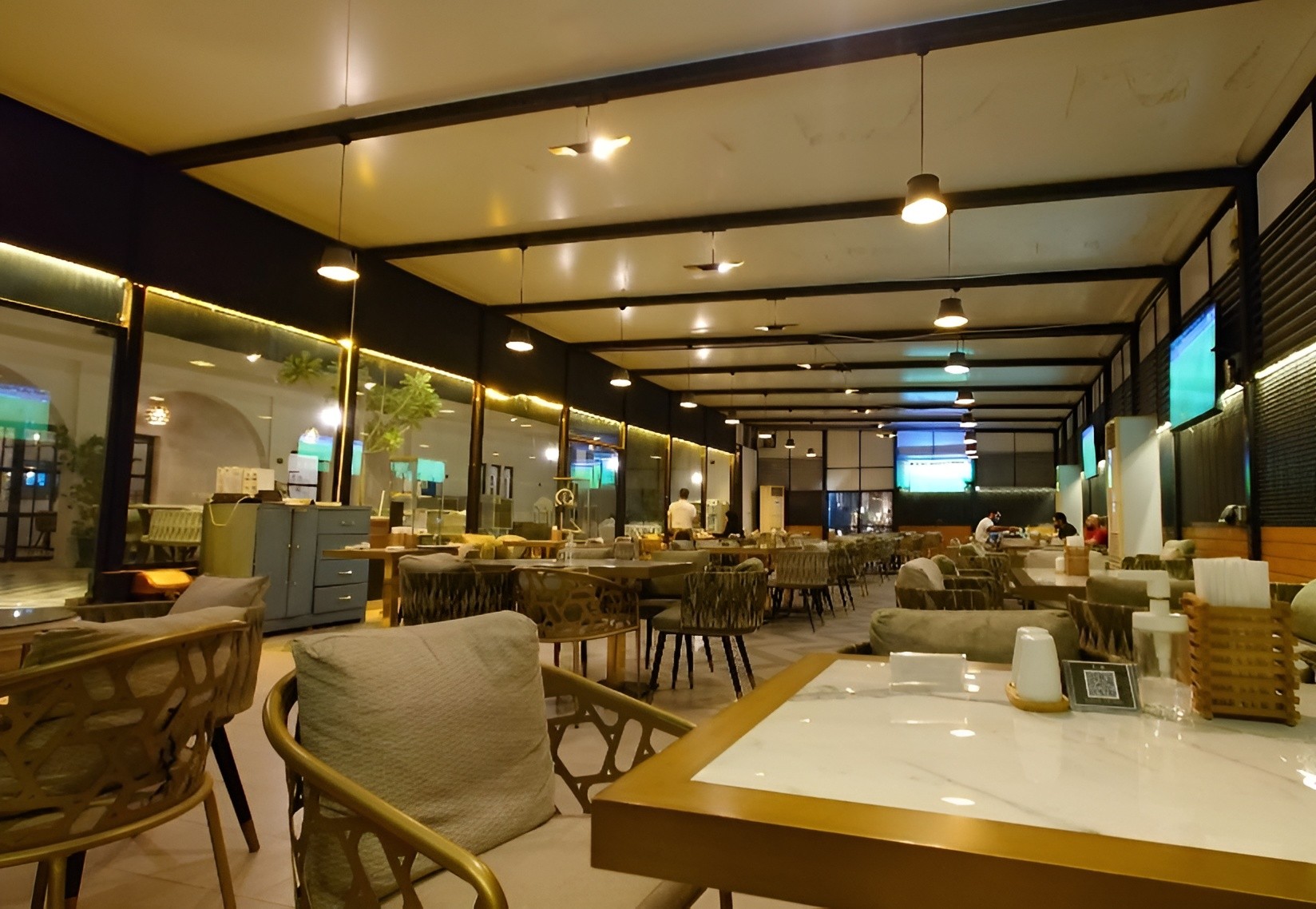 L'avenue Cafe
