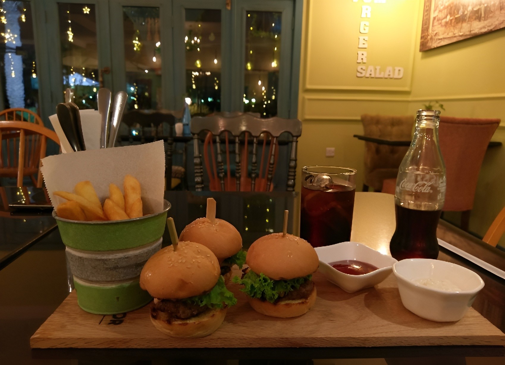 L'avenue Cafe