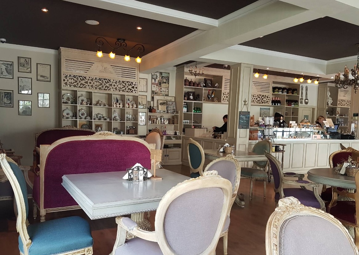 Cafe Chantilly & Patisserie