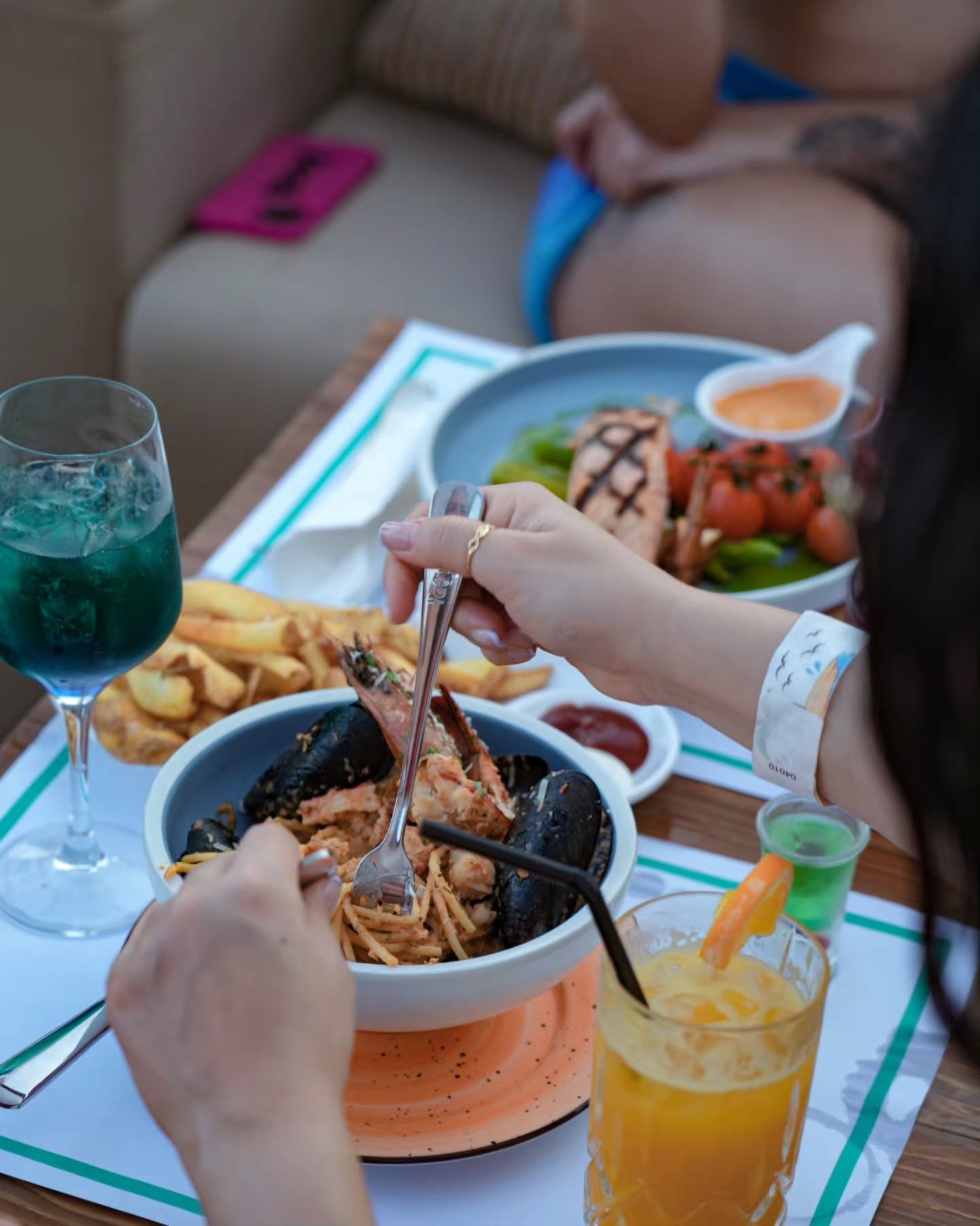 Food & Drinks