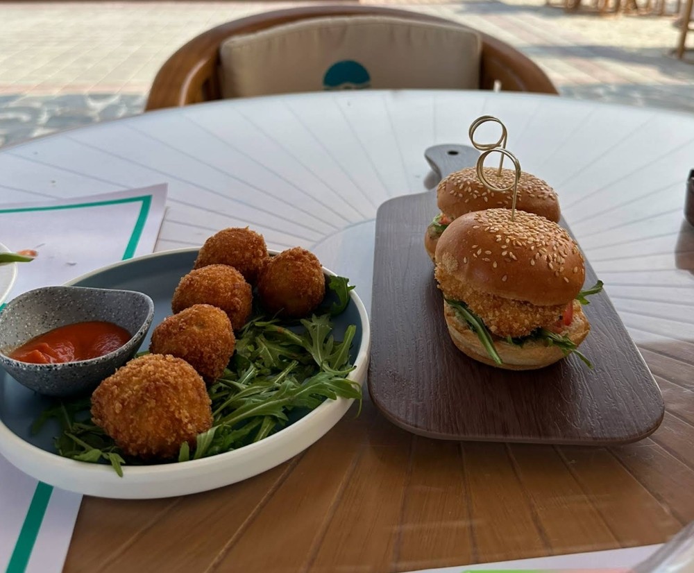 Food & Drinks