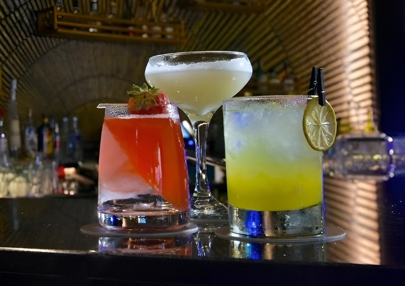 Xenia Bar and Lounge
