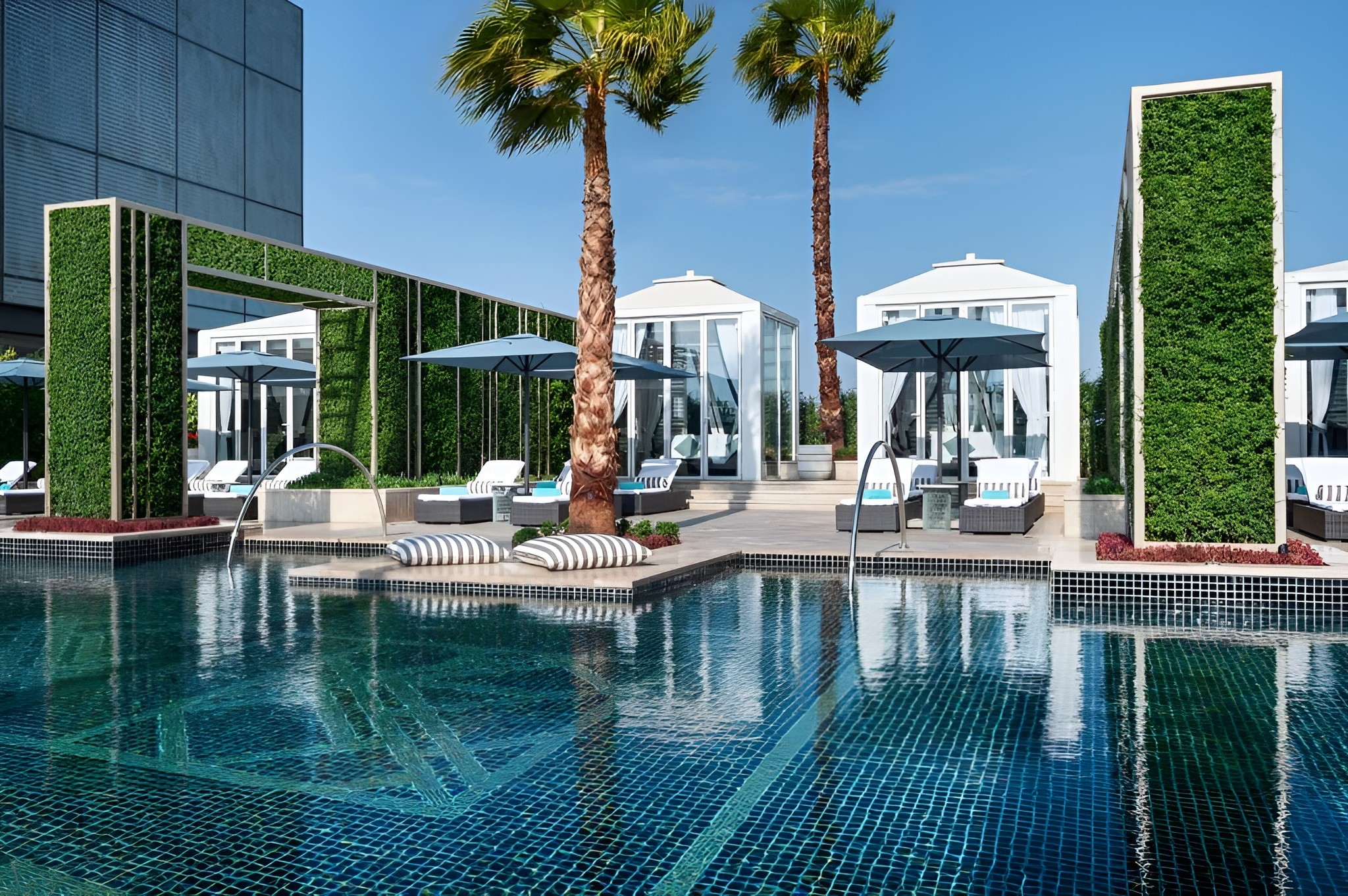 Oxio Poolside Lounge & Bar