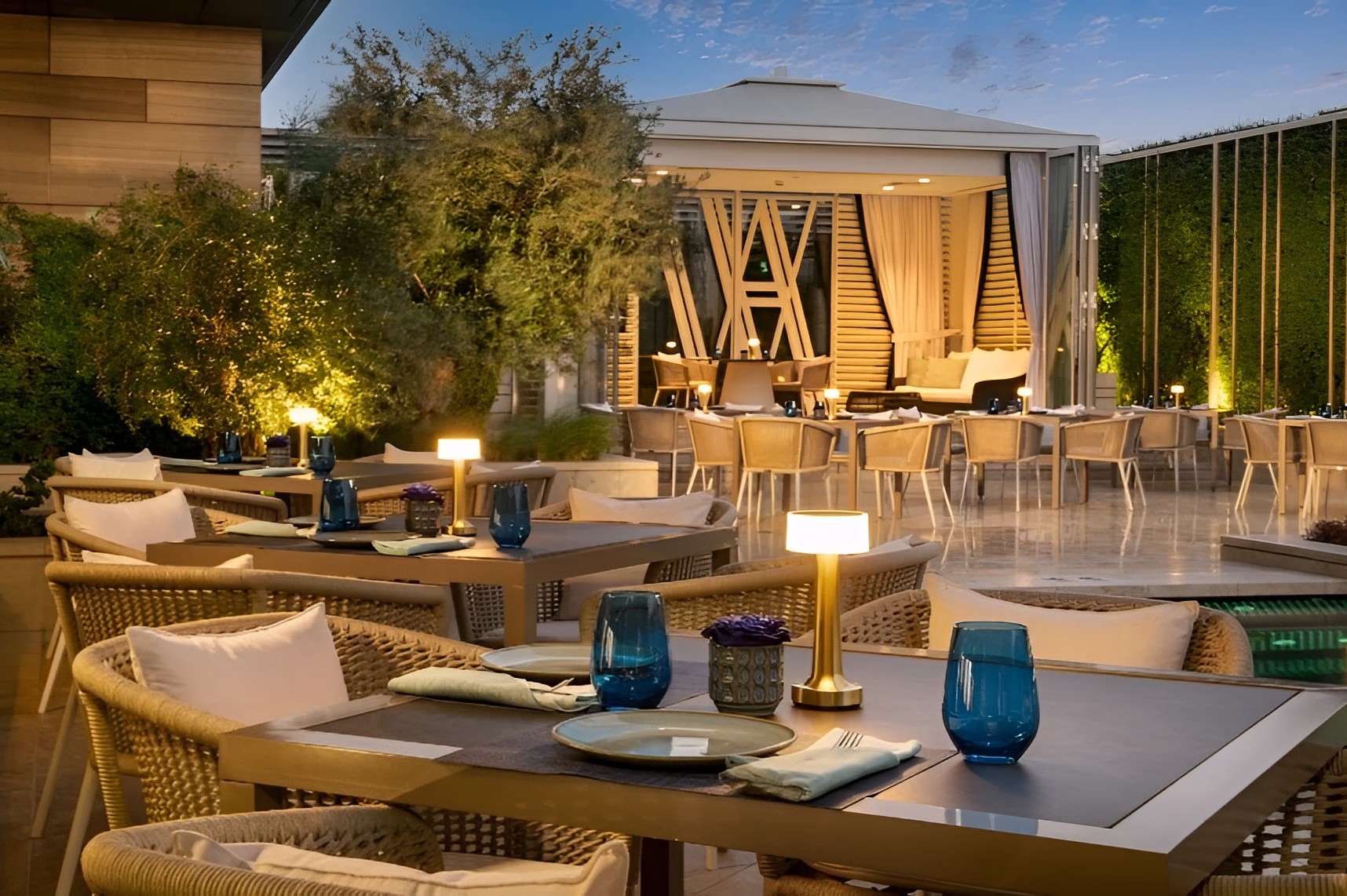 Oxio Poolside Lounge & Bar