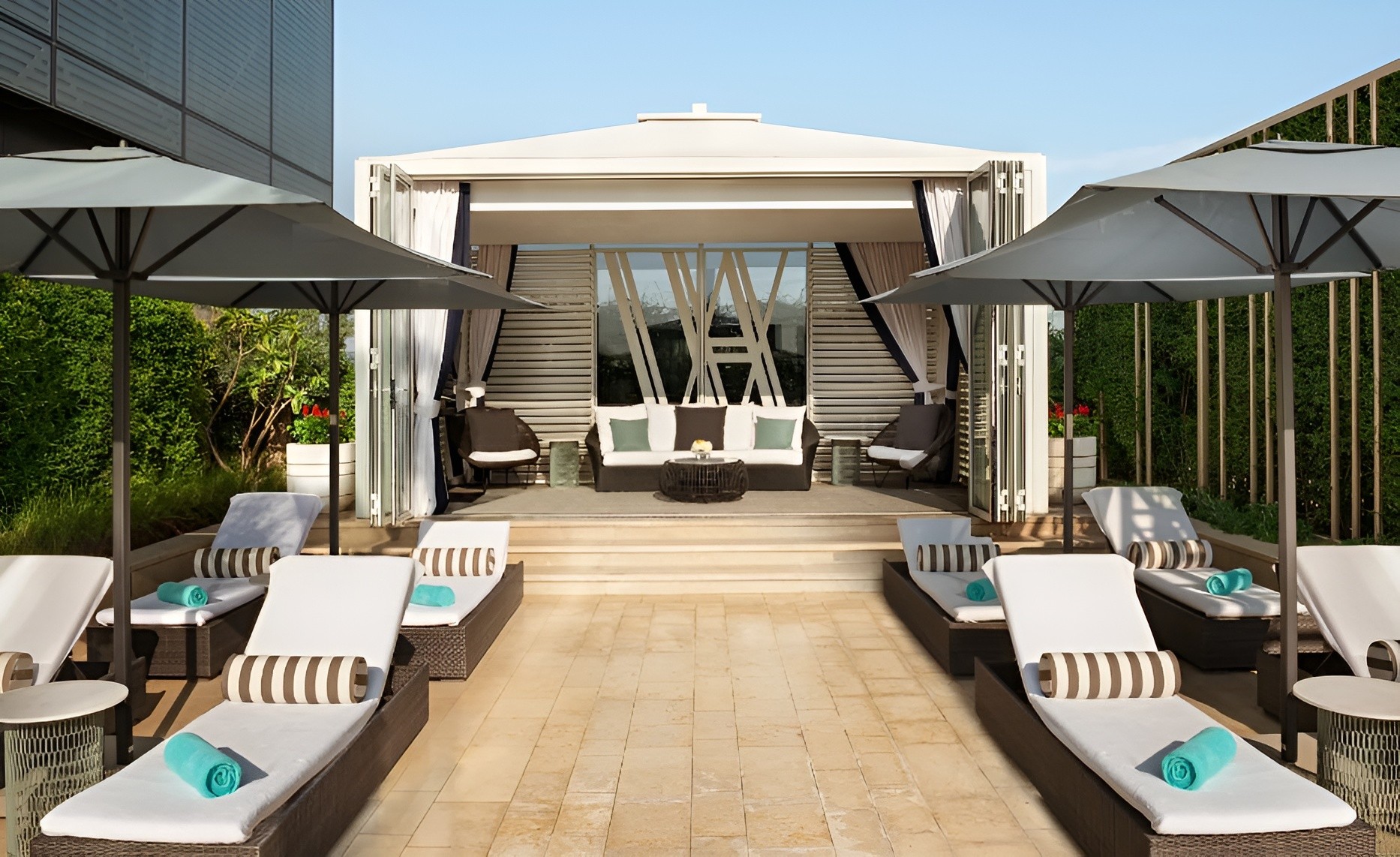 Oxio Poolside Lounge & Bar