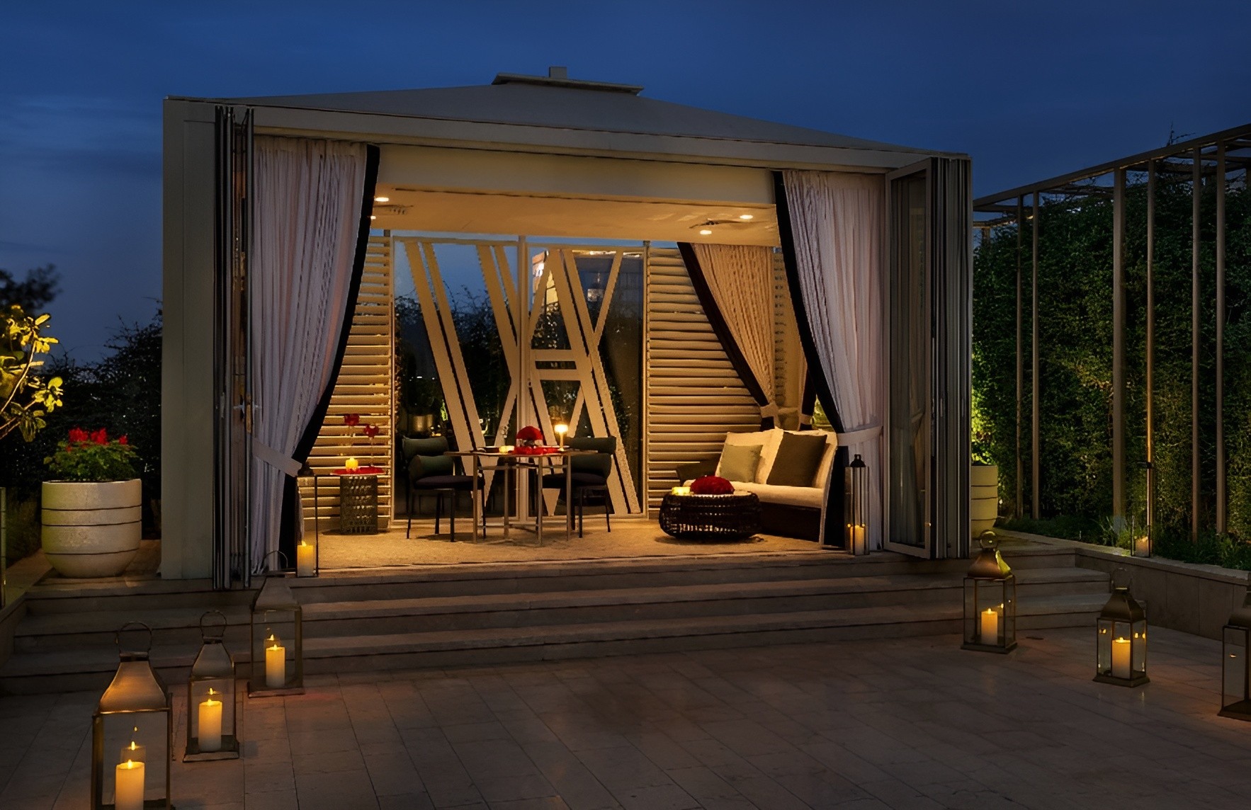 Oxio Poolside Lounge & Bar