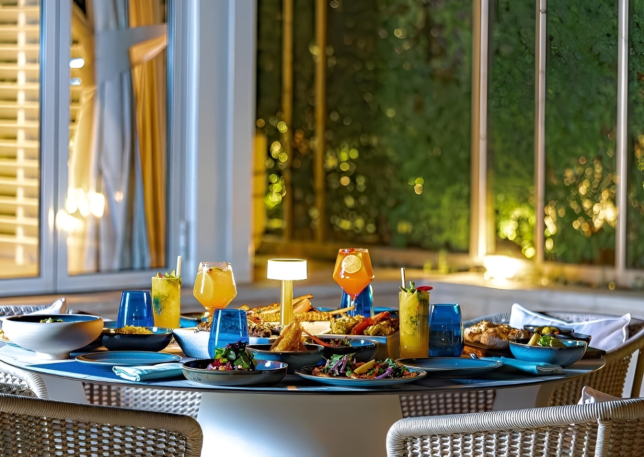 Oxio Poolside Lounge & Bar