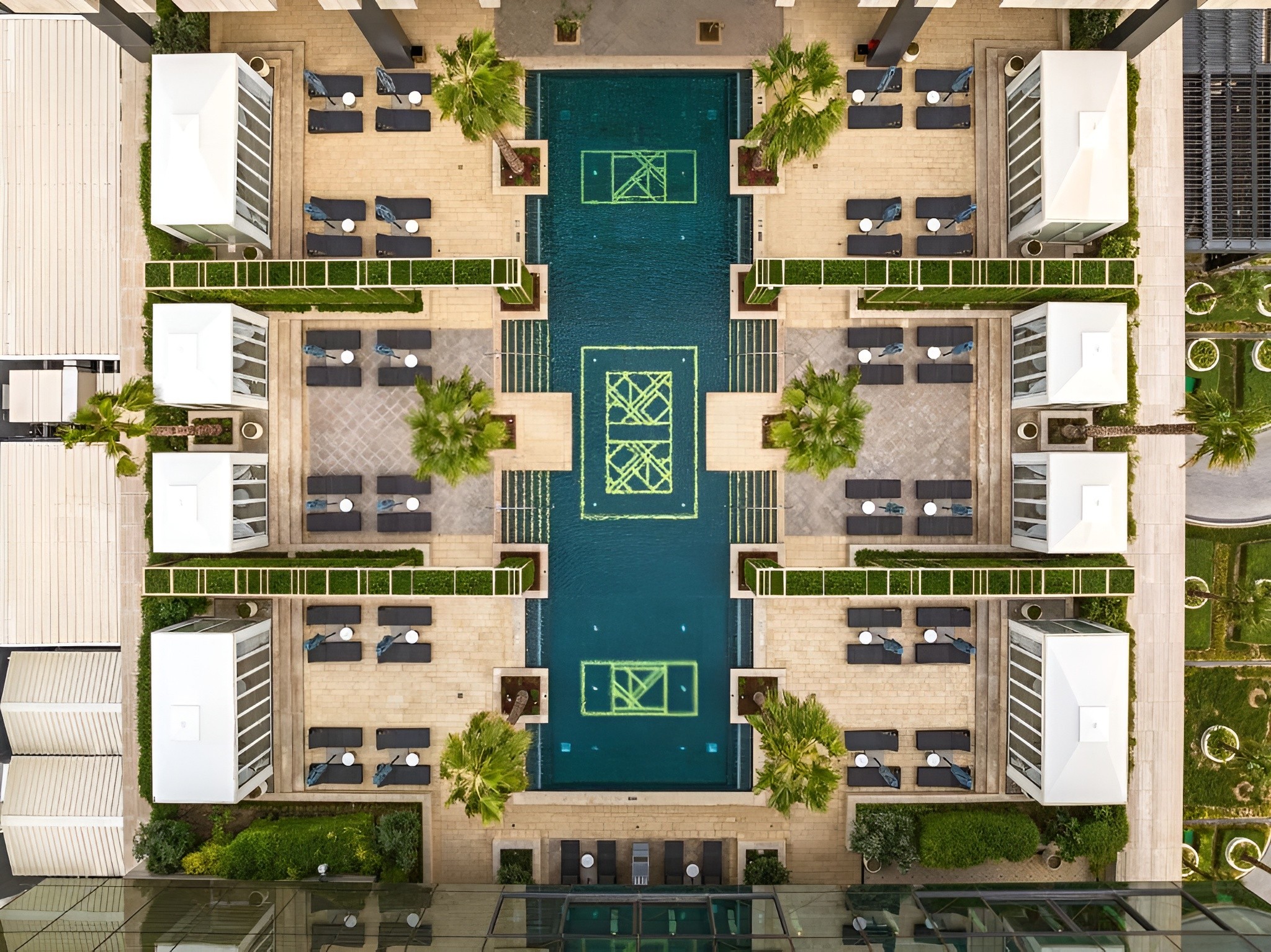 Oxio Poolside Lounge & Bar
