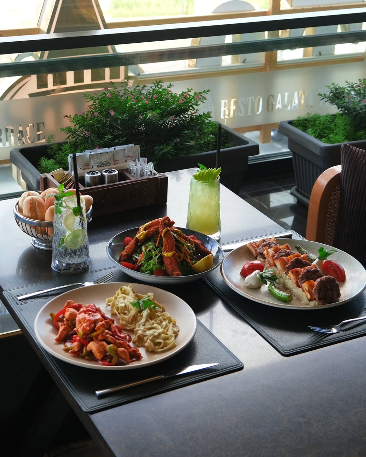 Food & Drinks