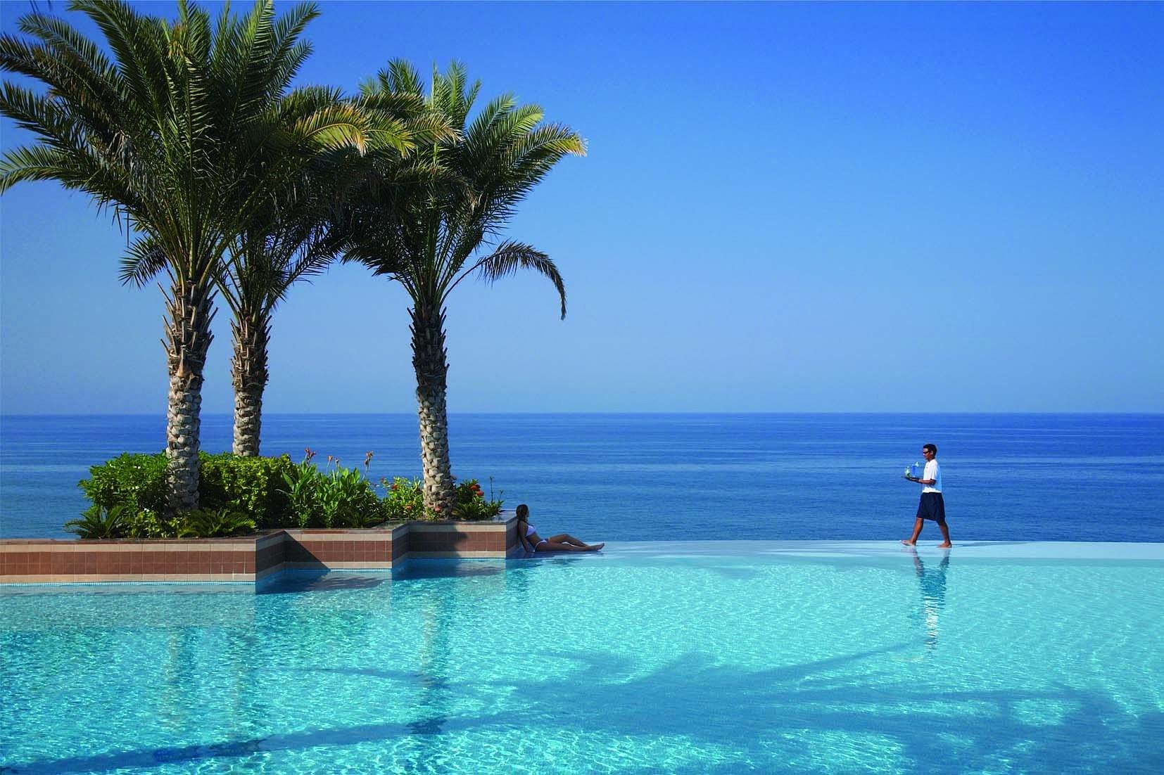 Al Muheet Pool Bar