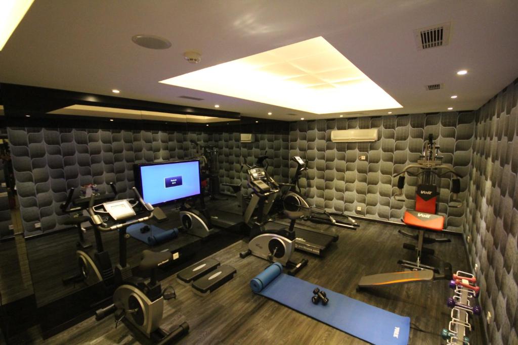 Grand Washington Hotel - a gym with tread machines and a tv in a room at Grand Washington Hotel in Istanbul