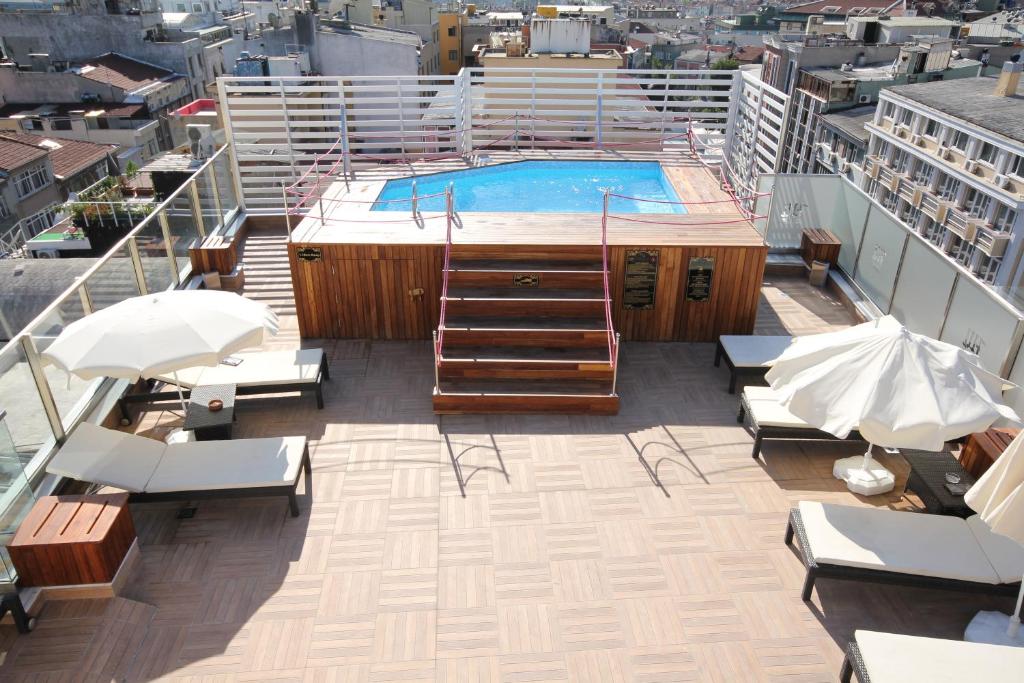 Grand Washington Hotel - a balcony with a swimming pool on a cruise ship at Grand Washington Hotel in Istanbul