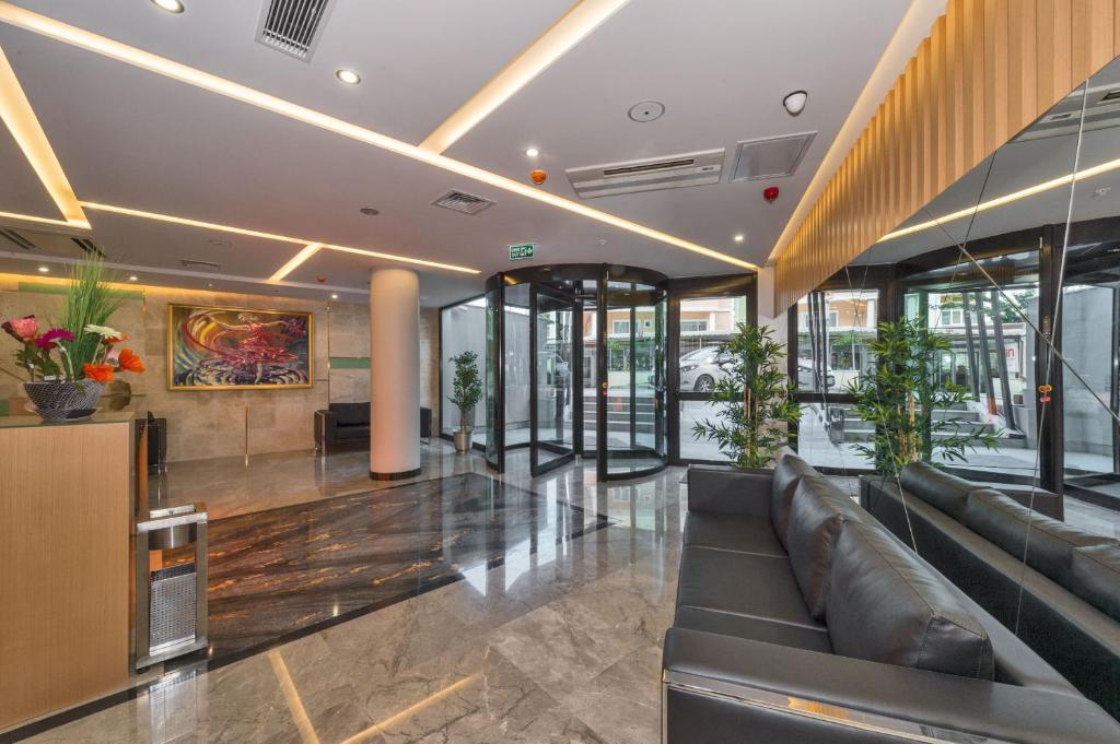 Hotel Boursier 1 & Spa - a lobby with a couch in a building at Hotel Boursier 1 &amp; Spa in Istanbul
