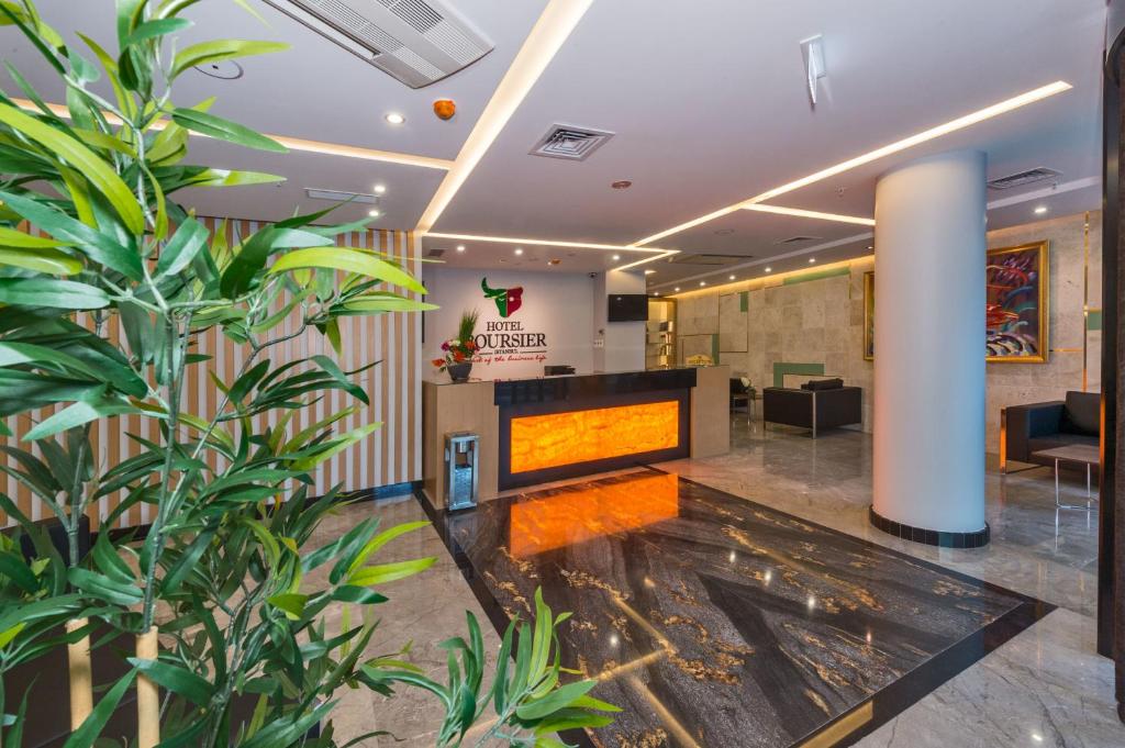 Hotel Boursier 1 & Spa - an office lobby with a large aquarium in the middle at Hotel Boursier 1 &amp; Spa in Istanbul