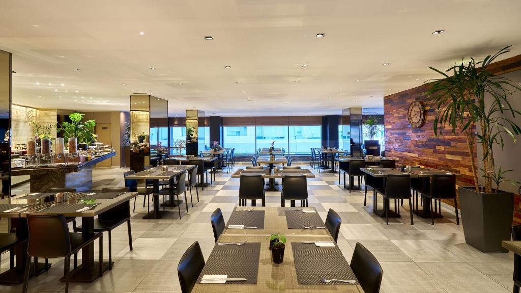 Lasagrada Hotel Istanbul - a restaurant with tables and chairs and a bar at Lasagrada Hotel Istanbul in Istanbul