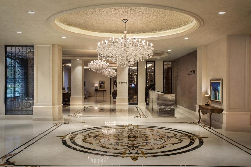 Lazzoni Hotel - a large lobby with a chandelier and a large rug at Lazzoni Hotel in Istanbul