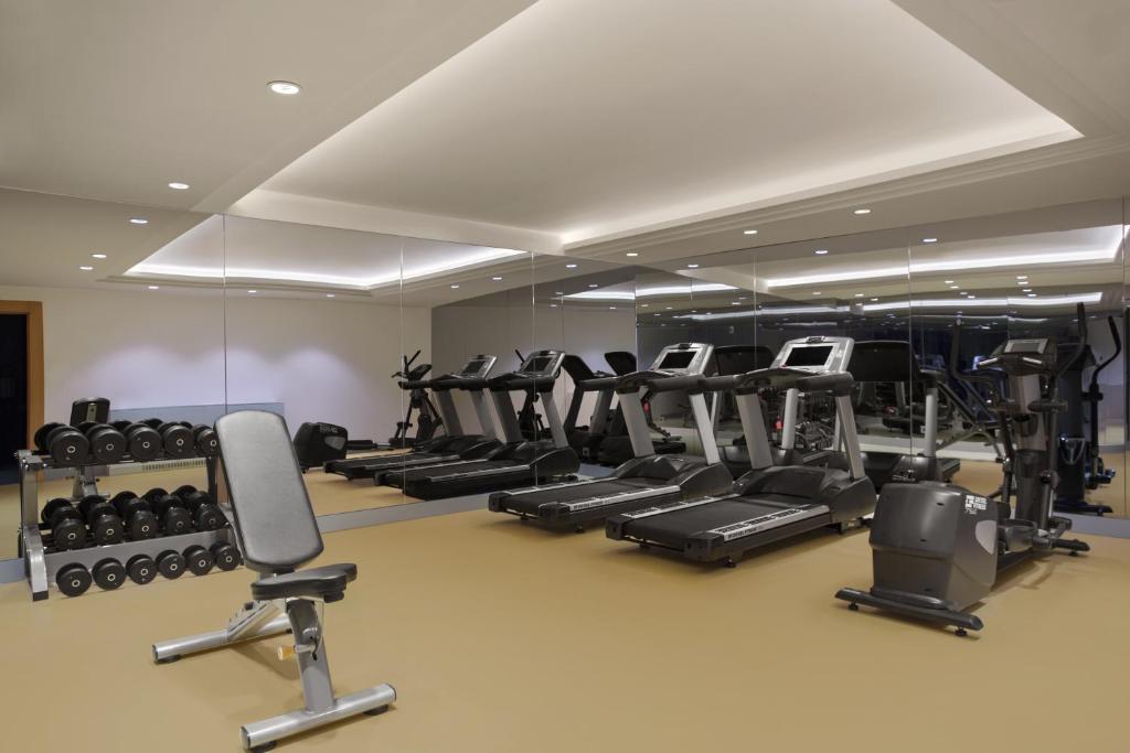Lazzoni Hotel - a gym with a bunch of treadmills and machines at Lazzoni Hotel in Istanbul