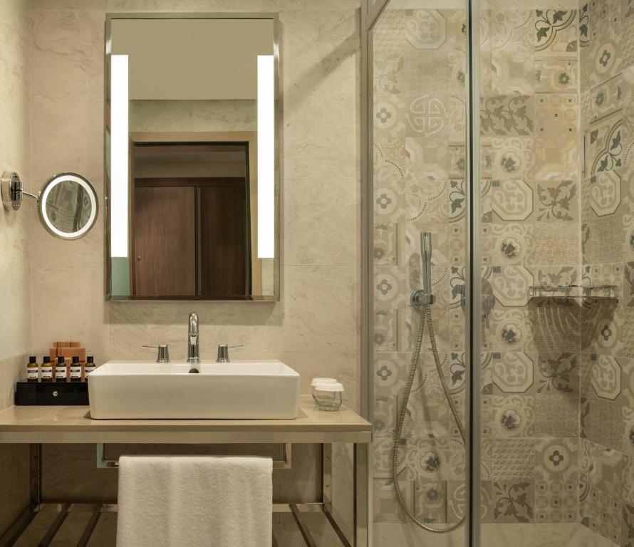 Mövenpick Hotel Istanbul Asia Airport - a bathroom with a sink and a shower at Mövenpick Hotel Istanbul Asia Airport in Istanbul
