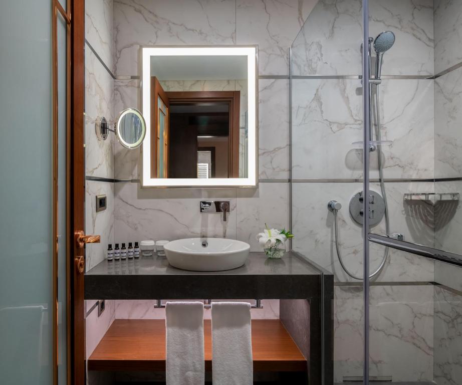 Mövenpick Hotel Istanbul Asia Airport - a bathroom with a sink and a shower at Mövenpick Hotel Istanbul Asia Airport in Istanbul