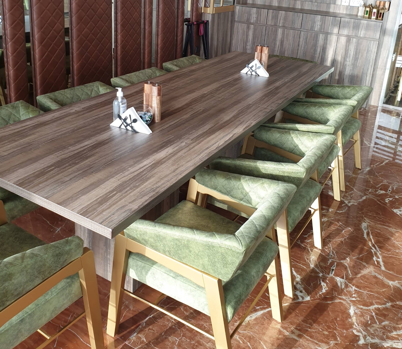 Super Breeze Bar & Restaurant