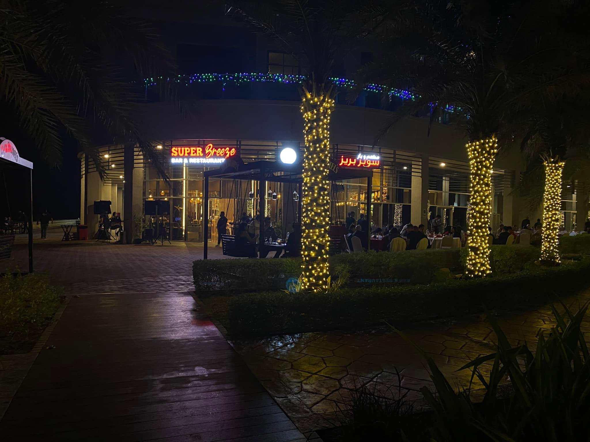 Super Breeze Bar & Restaurant