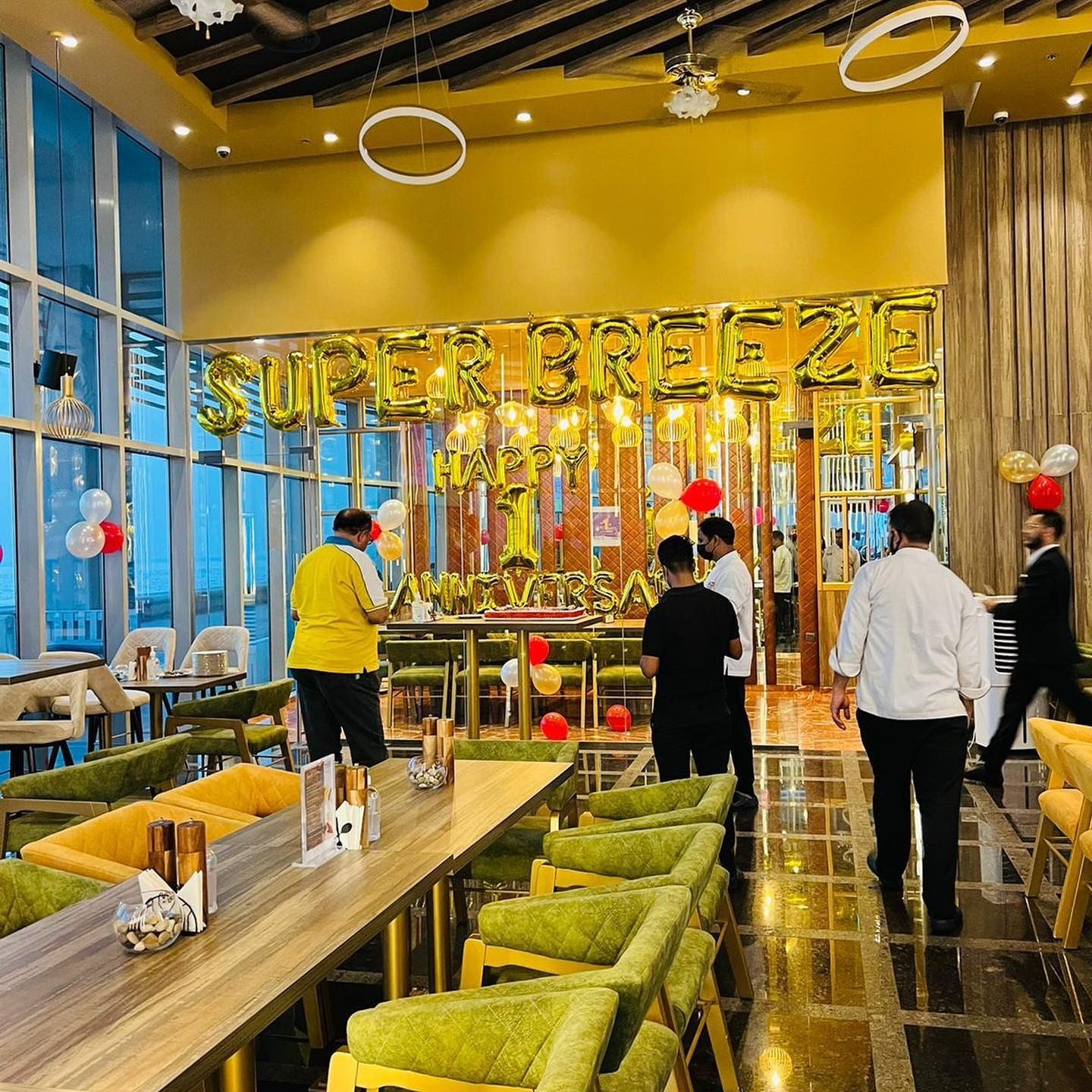 Super Breeze Bar & Restaurant