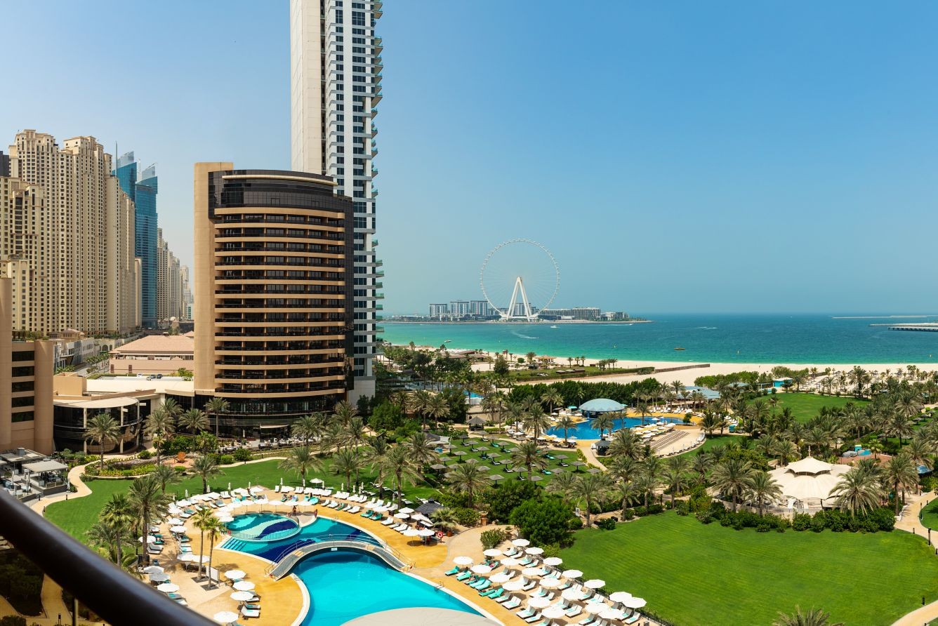 Le Royal Meridien Beach Resort & Spa Pool Side