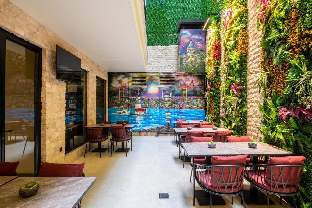 Aprilis Deluxe Hotel