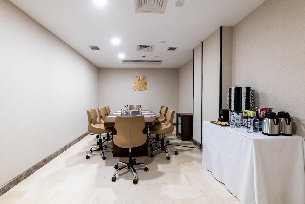 Aprilis Deluxe Hotel