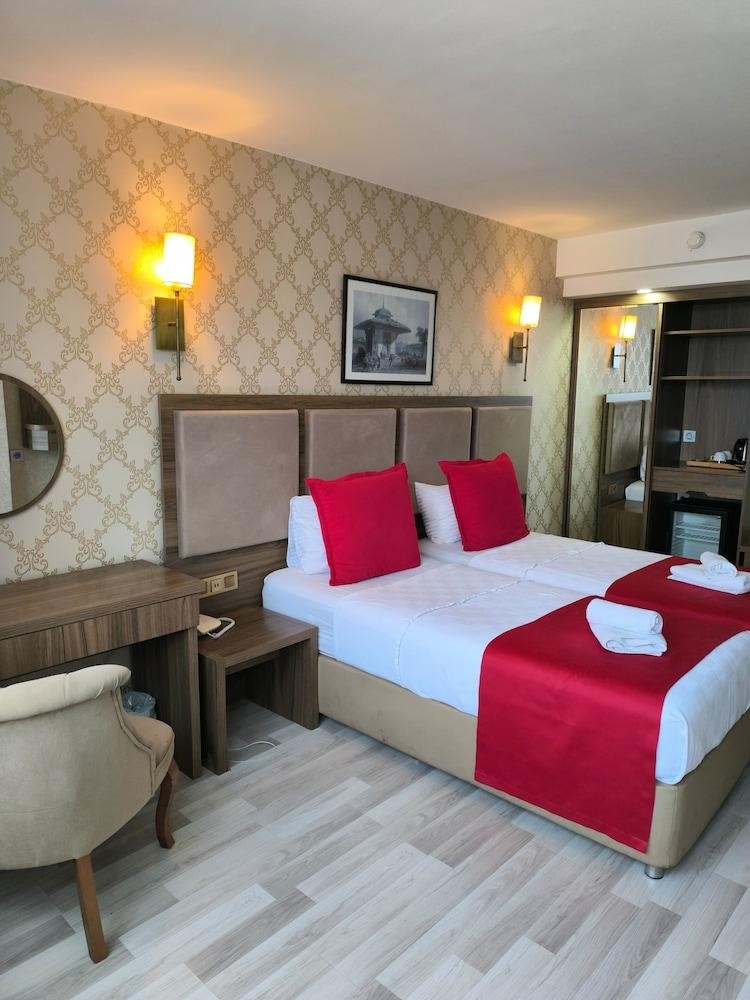 Euro Plaza Hotel