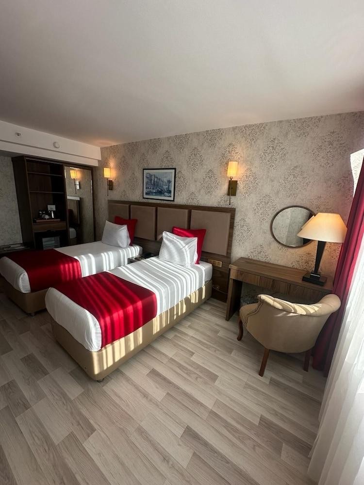 Euro Plaza Hotel