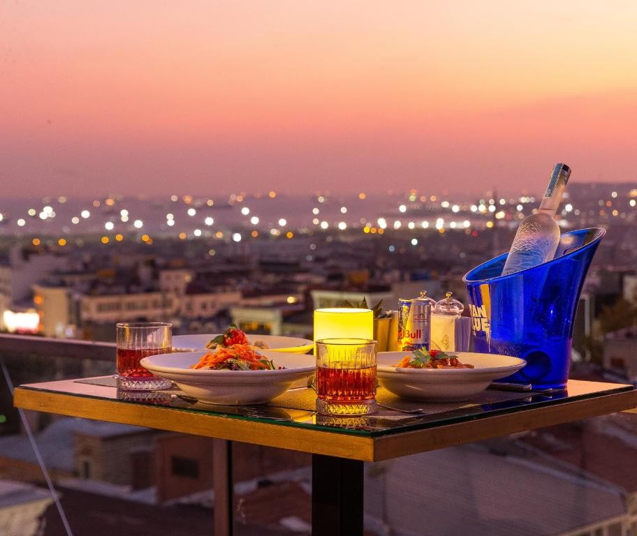 Food & Drinks