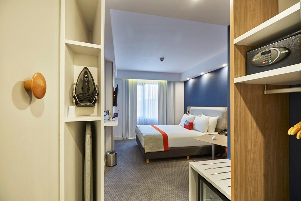 Holiday Inn Express Istanbul  Atakoy Metro